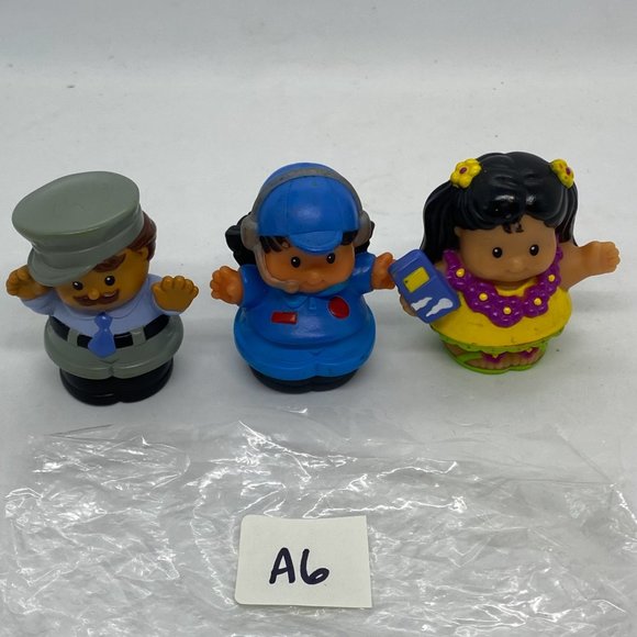 M Fisher-Price Little People 3 with Arms Pilot Flight Attendant & Vacationer - Picture 4 of 4